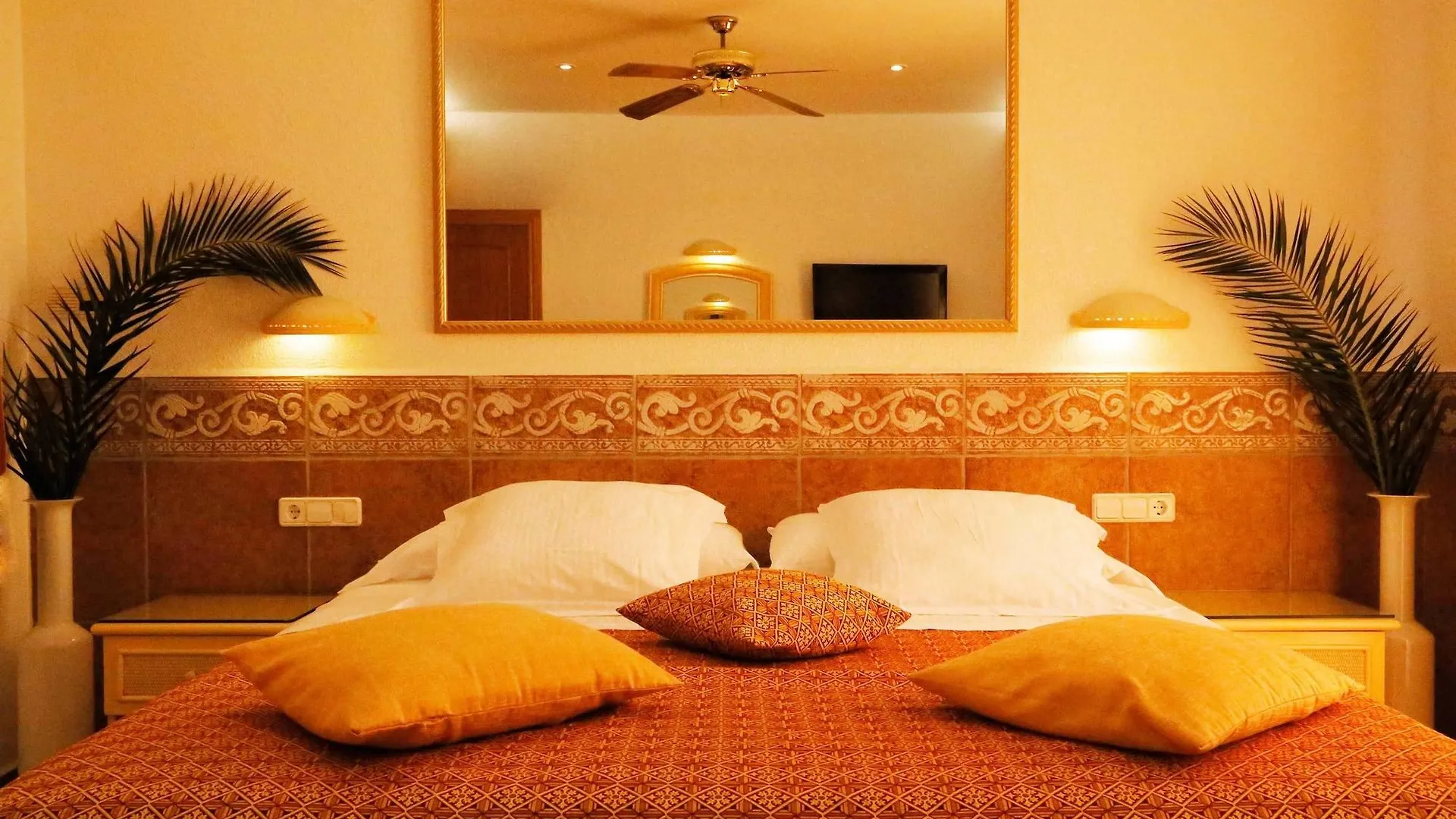 Hotel Vistabella Roses 5*,