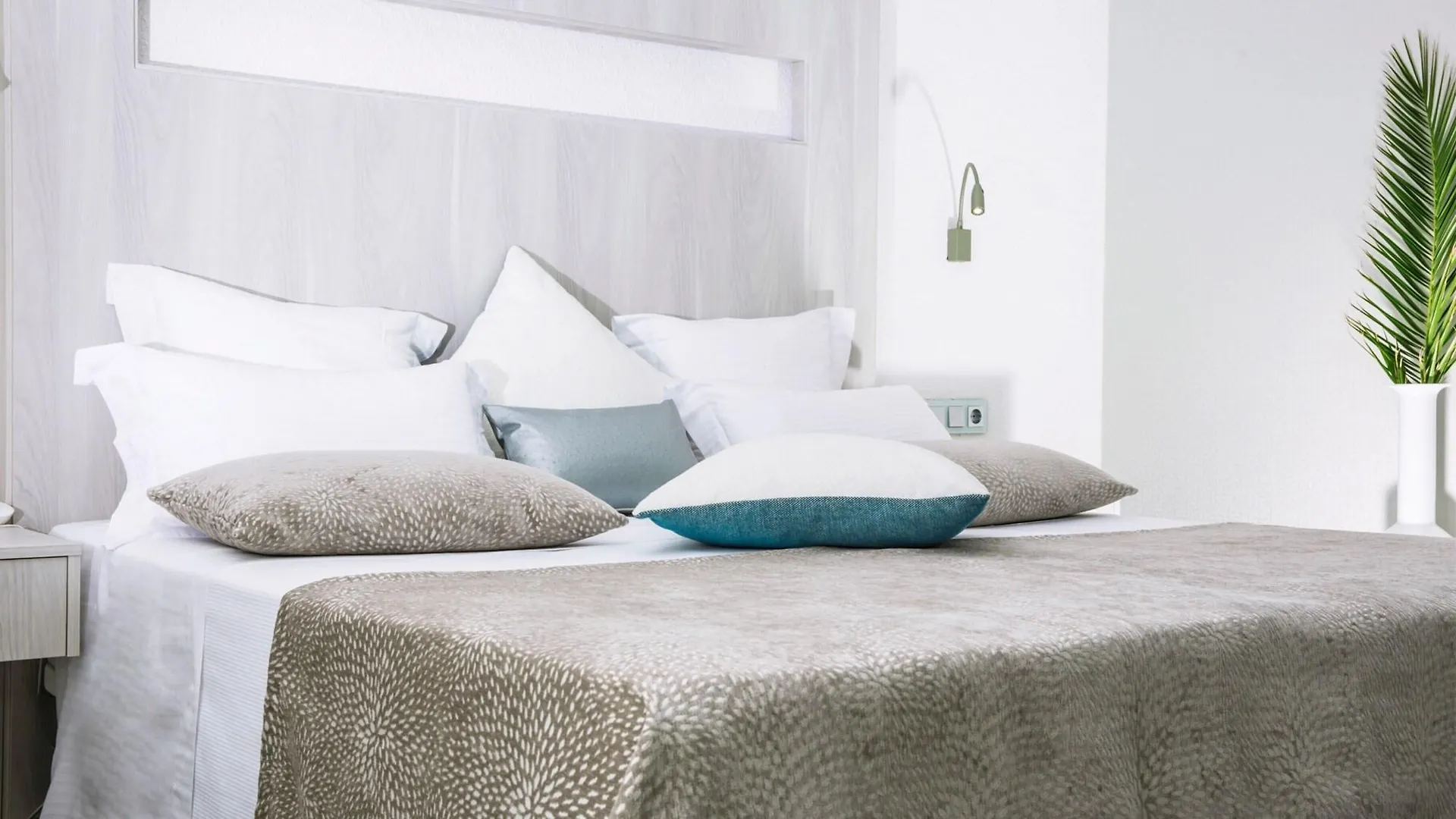 Hotel Vistabella Roses 5*,  Spain